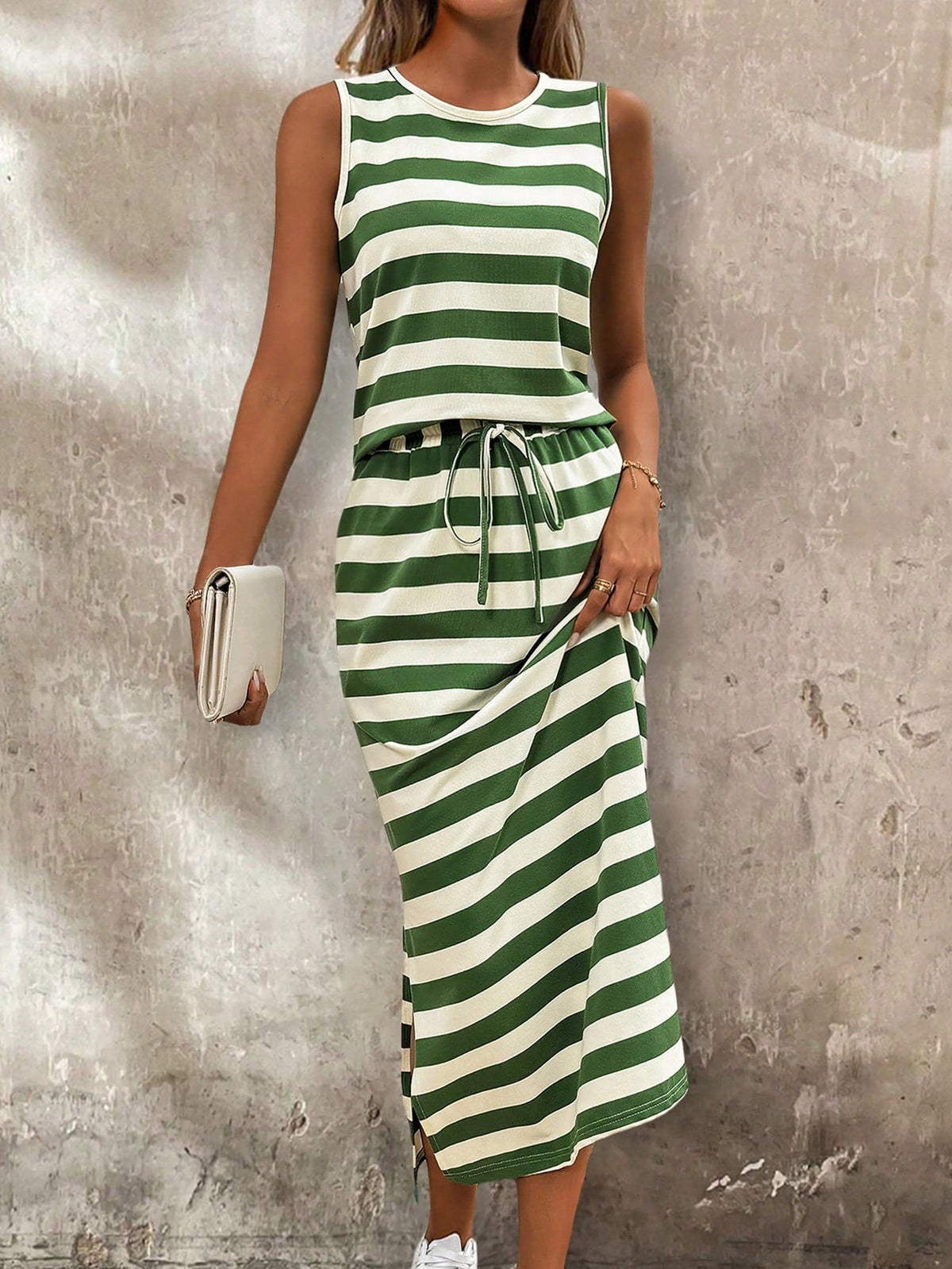 Conjunto Vestido de Regata e Saia Longa Listrada