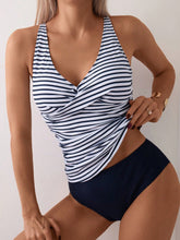 Conjunto de Tankini Listrado Feminino com Decote em V